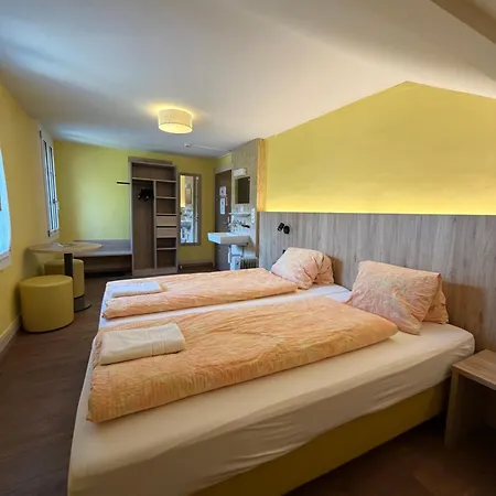 Budget Waldhotel - Shared Bathrooms