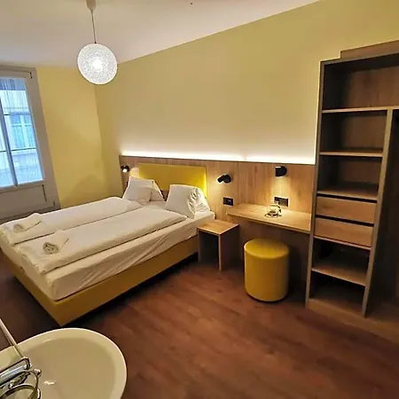 Budget Waldhotel - Shared Bathrooms Hostel
