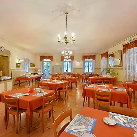 Budget Waldhotel - Shared Bathrooms Hostel Wilderswil