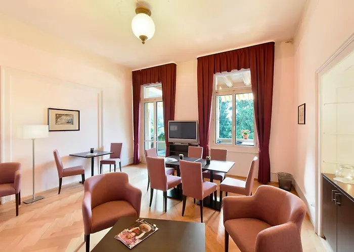 乌斯普嫩经济酒店 *